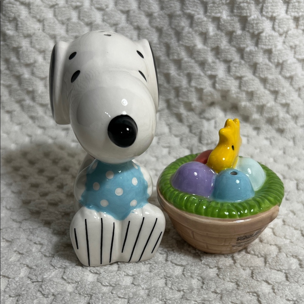 Peanuts Easter Snoopy / Woodstock Salt and Pepper Shakers